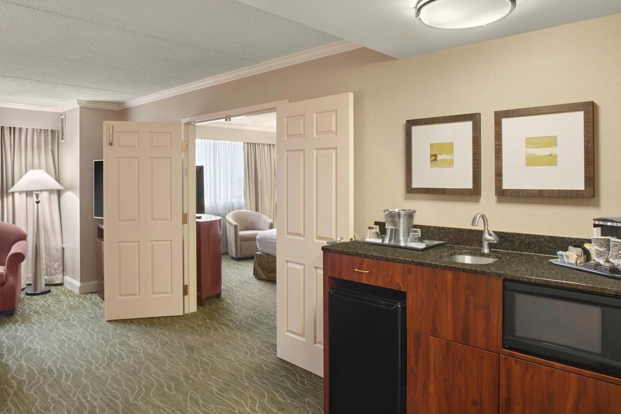 Doubletree By Hilton Akron Fairlawn Exterior foto